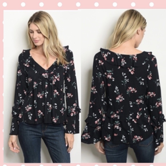 Last 1  Ruffled top with delicate flowers - Picture 2 of 4